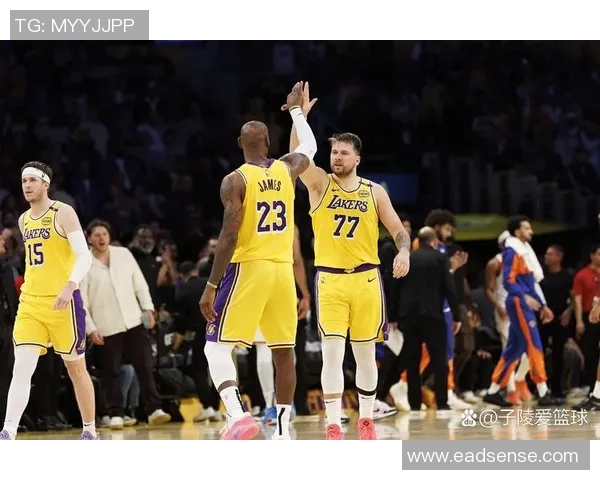 2012年NBA西部决赛第五场湖人与雷霆的激烈对决回顾与分析